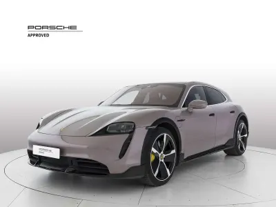 Usata Porsche Taycan Cross Turismo 559 kW (761 CV) 2021 1i frozenberry metallizzato Station wagon