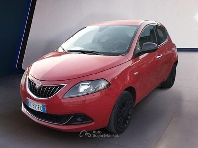 Usata Lancia Ypsilon Silver 69 CV (50 kW) 2022 Rosso Utilitaria