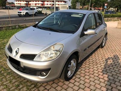 Usata Renault Clio II LE 75 CV (55 kW) 2008 Argento Berlina