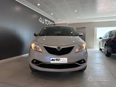 Usata Lancia Ypsilon Silver 85 CV (62 kW) 2016 Grigio Utilitaria