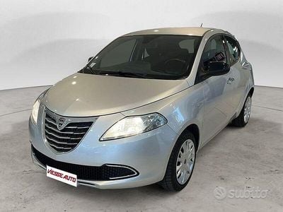 Usata Lancia Ypsilon Silver 69 CV (50 kW) 2013 Argento metallizzato Utilitaria