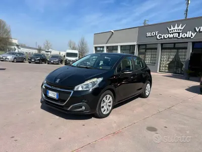 Usata Peugeot 208 Active 75 CV (55 kW) 2018 Nero Utilitaria