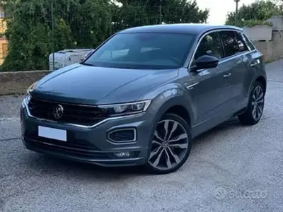 Usata VW T-Roc R-line 150 CV (110 kW) 2020 Grigio SUV