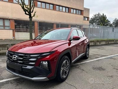Nuova Hyundai Tucson 136 CV (100 kW) 2025 Rosso metallizzato SUV
