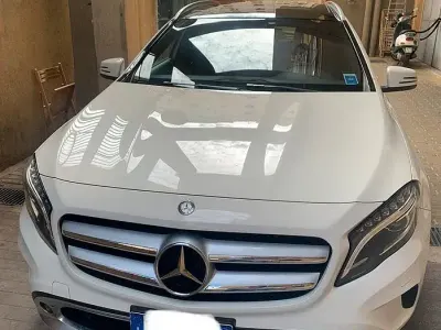 Usata Mercedes GLA200 136 CV (100 kW) 2015 Bianco SUV
