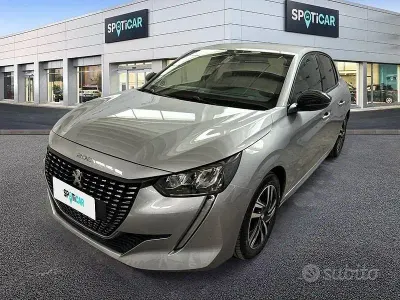 Usata Peugeot 208 Allure 101 CV (74 kW) 2023 Grigio Utilitaria