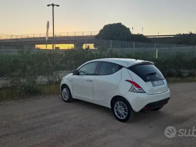 Usata Lancia Ypsilon Platinum 95 CV (69 kW) 2012 Bianco Utilitaria