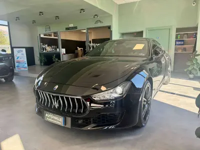 Begagnad Maserati Ghibli 349 HK (256 kW) 2020 Svart Sedan