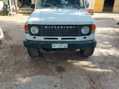 Usata Mitsubishi Pajero 84 CV (61 kW) 1987 Bianco SUV