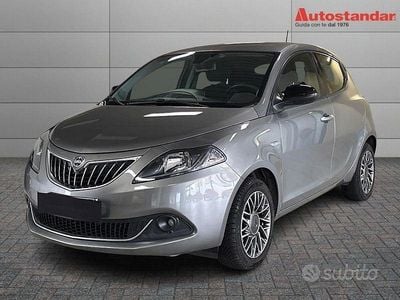 Usata Lancia Ypsilon Gold 69 CV (50 kW) 2022 Grigio scuro Utilitaria