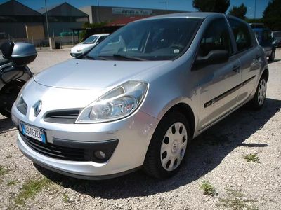 Usata Renault Clio II 85 CV (62 kW) 2006 Grigio Berlina