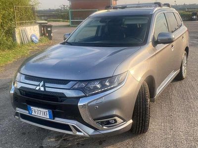 Usata Mitsubishi Outlander P-HEV Instyle 135 CV (99 kW) 2019 Grigio SUV