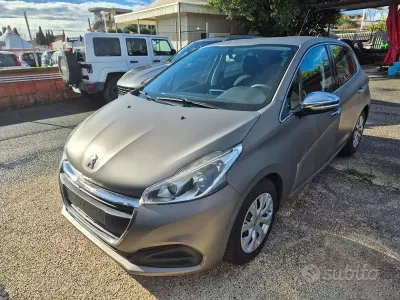 Usata Peugeot 208 Active 82 CV (60 kW) 2016 Grigio Utilitaria