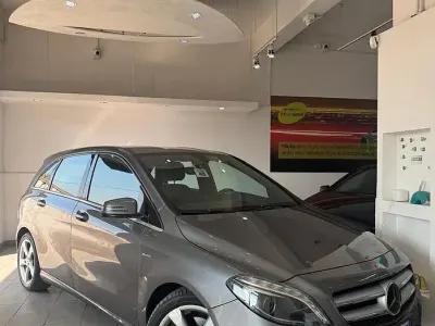 Usata Mercedes B180 Premium 109 CV (80 kW) 2012 Grigio Utilitaria