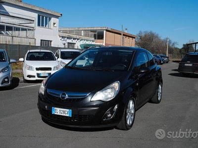 Usata Opel Corsa 86 CV (63 kW) 2012 Nero Berlina