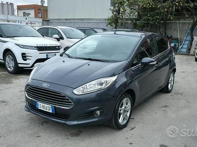 Usata Ford Fiesta Titanium 75 CV (55 kW) 2013 Grigio Berlina