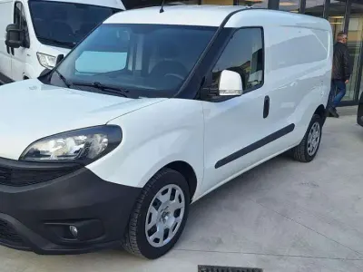 Usata Fiat Doblò 105 CV (77 kW) 2019 Bianco pastello Monovolume