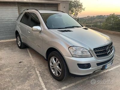 Usata Mercedes ML320 224 CV (164 kW) 2006 Grigio SUV