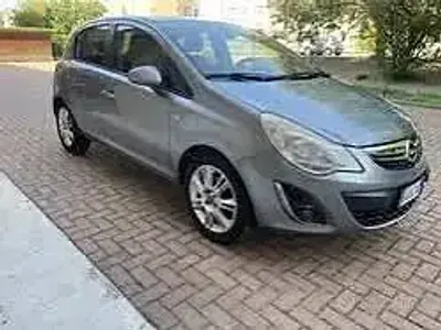 Usata Opel Corsa 65 CV (47 kW) 2012 Utilitaria