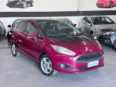Usata Ford Fiesta Titanium 75 CV (55 kW) 2014 Rosso Utilitaria