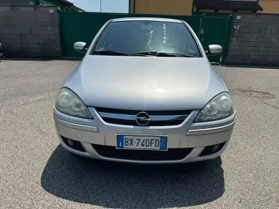 Usata Opel Corsa Enjoy 75 CV (55 kW) 2004 Utilitaria