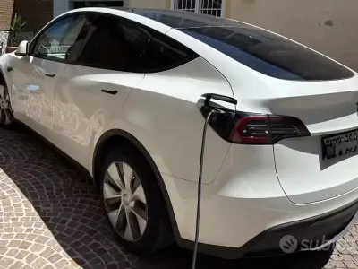 Usata Tesla Model Y RWD 125 kW (170 CV) 2023 Bianco SUV