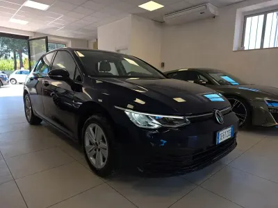 Usata VW Golf VIII Life 115 CV (84 kW) 2021 Blu Berlina