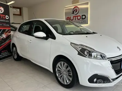 Usata Peugeot 208 75 CV (55 kW) 2018 Bianco Utilitaria