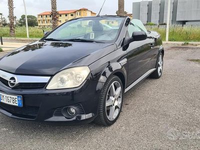 Usata Opel Tigra Sport 69 CV (50 kW) 2009 Nero Cabrio