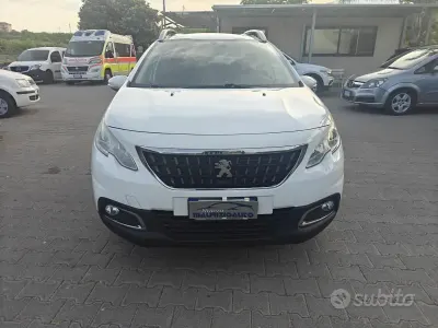 Usata Peugeot 2008 Active 75 CV (55 kW) 2016 Bianco SUV