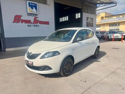Usata Lancia Ypsilon Silver 69 CV (50 kW) 2023 Bianco Utilitaria