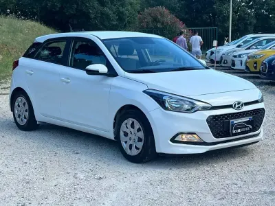Usata Hyundai i20 Classic 82 CV (60 kW) 2017 Bianco Berlina