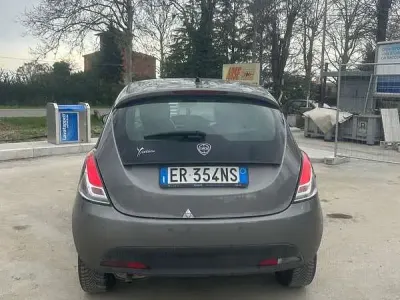 Usata Lancia Ypsilon Gold 69 CV (50 kW) 2013 Grigio Utilitaria