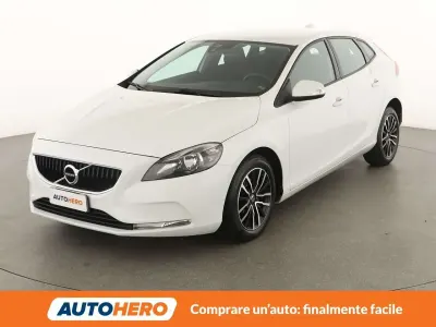 Usata Volvo V40 120 CV (88 kW) 2018 Bianco Berlina