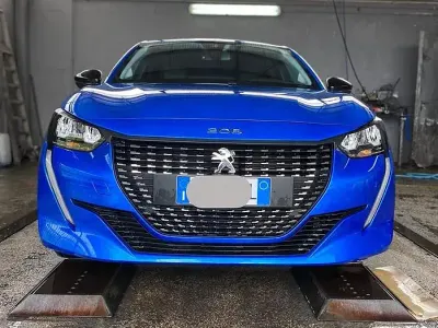 Usata Peugeot 208 Allure 75 CV (55 kW) 2022 Blu Utilitaria