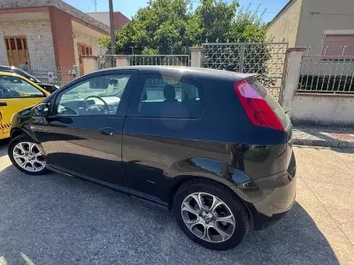 Usata Fiat Grande Punto 77 CV (56 kW) 2007 Nero Utilitaria