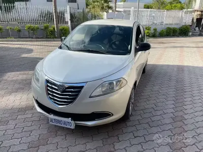 Usata Lancia Ypsilon Gold 69 CV (50 kW) 2012 Bianco Utilitaria
