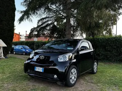 Begagnad Toyota iQ 68 HK (50 kW) 2009 Svart Halvkombi