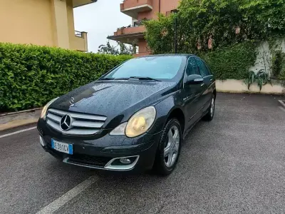 Begagnad Mercedes R320 224 HK (164 kW) 2006 Svart Minibuss