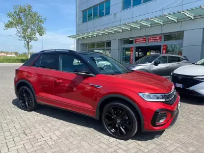 Usata VW T-Roc R-line 150 CV (110 kW) 2024 Rosso SUV