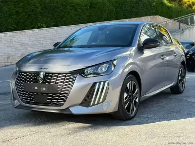 Usata Peugeot 208 Allure 102 CV (75 kW) 2024 Grigio Utilitaria
