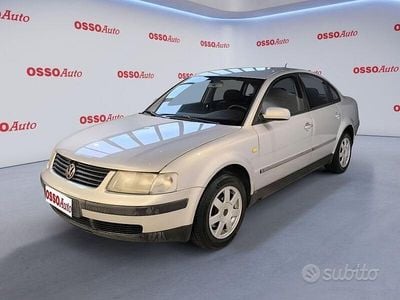 Usata VW Passat 150 CV (110 kW) 2000 Grigio Berlina
