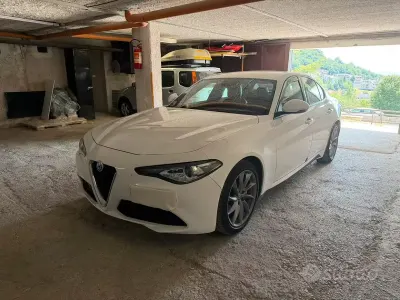 Usata Alfa Romeo Giulia 160 CV (117 kW) 2019 Bianco Berlina