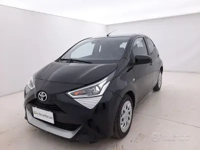 Usata Toyota Aygo Cool 72 CV (52 kW) 2021 Nero Utilitaria