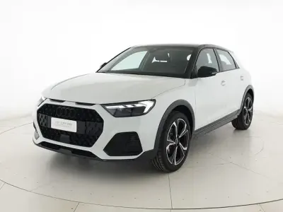 Nuova Audi A1 Comfort 116 CV (85 kW) 2026 Bianco ghiaccio metallizzato nero mito metallizzato SUV