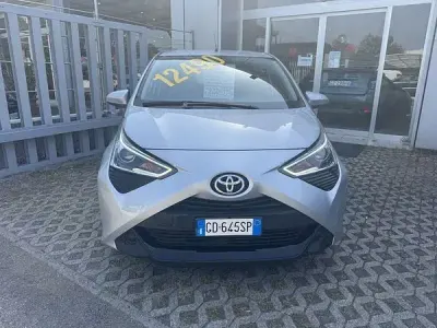 Usata Toyota Aygo X-wave 72 CV (52 kW) 2021 Grigio Utilitaria