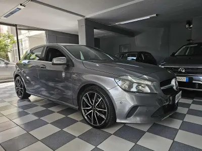 Usata Mercedes A180 109 CV (80 kW) 2016 Grigio Utilitaria