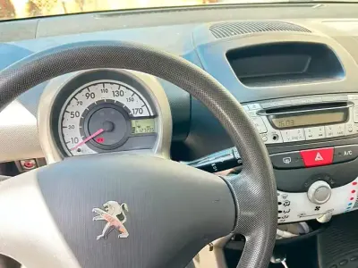 Käytetty Peugeot 107 68 HP (50 kW) 2012 Viistoperä