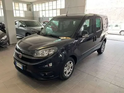 Usata Fiat Doblò 105 CV (77 kW) 2018 Grigio Monovolume