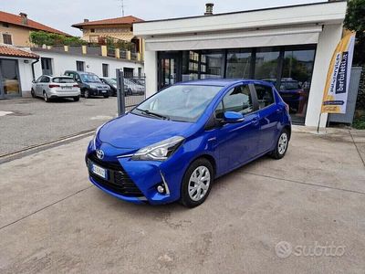 Usata Toyota Yaris Hybrid Business Edition 73 CV (53 kW) 2020 Blu Berlina